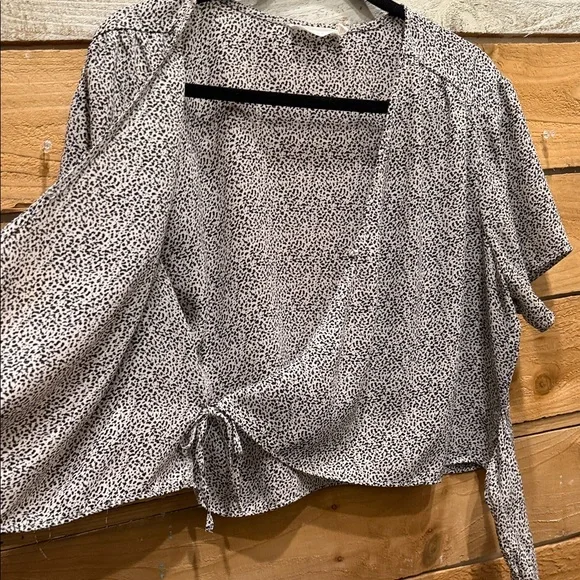 Lush Black and White Patterned Wrap Blouse - Picture 7 of 8